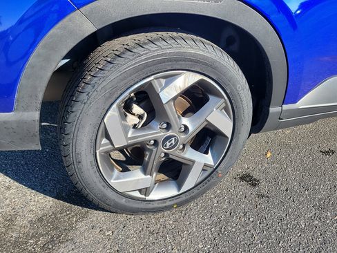 Used 2023 Hyundai Venue Limited image 9