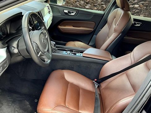 Used 2019 Volvo XC60 T6 Momentum w/ Multimedia Package image 23