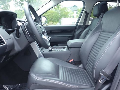 Used 2024 Land Rover Discovery S AWD/4WD image 10