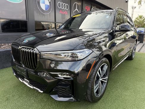 Used 2022 BMW X7 xDrive40i w/ M Sport Package AWD/4WD image 1