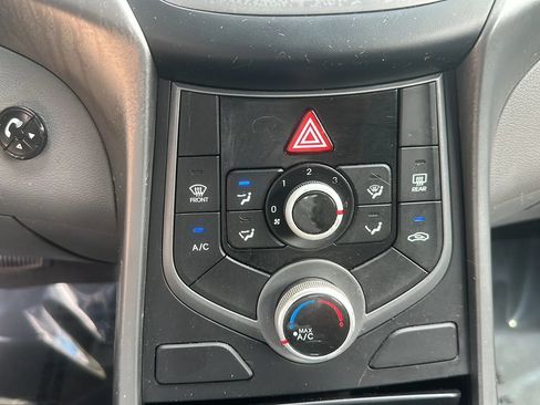 Used 2014 Hyundai Elantra SE FWD image 31