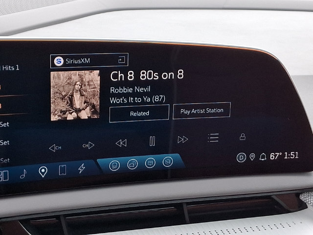 Used 2025 Cadillac Optiq Luxury 2 AWD/4WD image 16