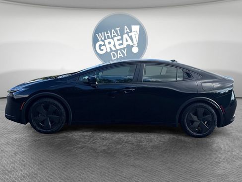 Used 2023 Toyota Prius LE FWD image 7