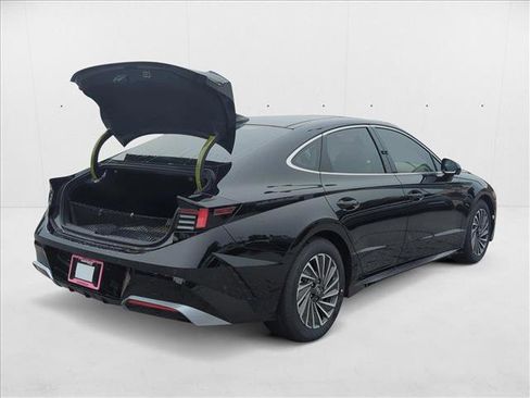 New 2025 Hyundai Sonata Limited image 2