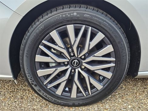 Used 2024 Nissan Altima 2.5 SV image 28