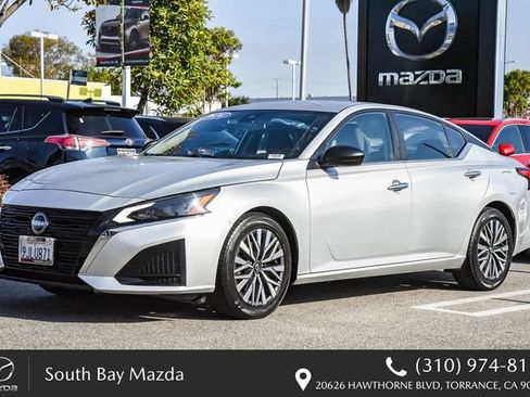 Used 2024 Nissan Altima 2.5 SV FWD image 3
