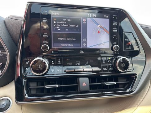 Used 2021 Toyota Highlander Limited image 9
