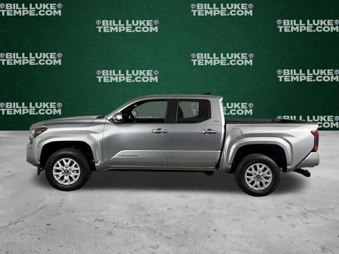 Used 2025 Toyota Tacoma SR5 AWD/4WD image 12