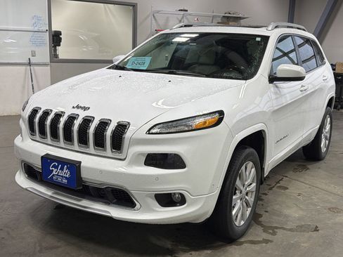 Used 2018 Jeep Cherokee Overland w/ Technology Group image 3