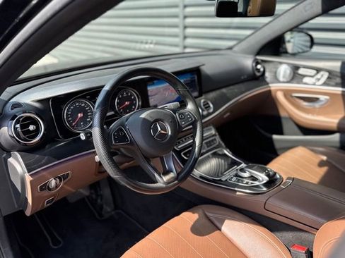 Used 2017 Mercedes-Benz E 300 4MATIC image 4
