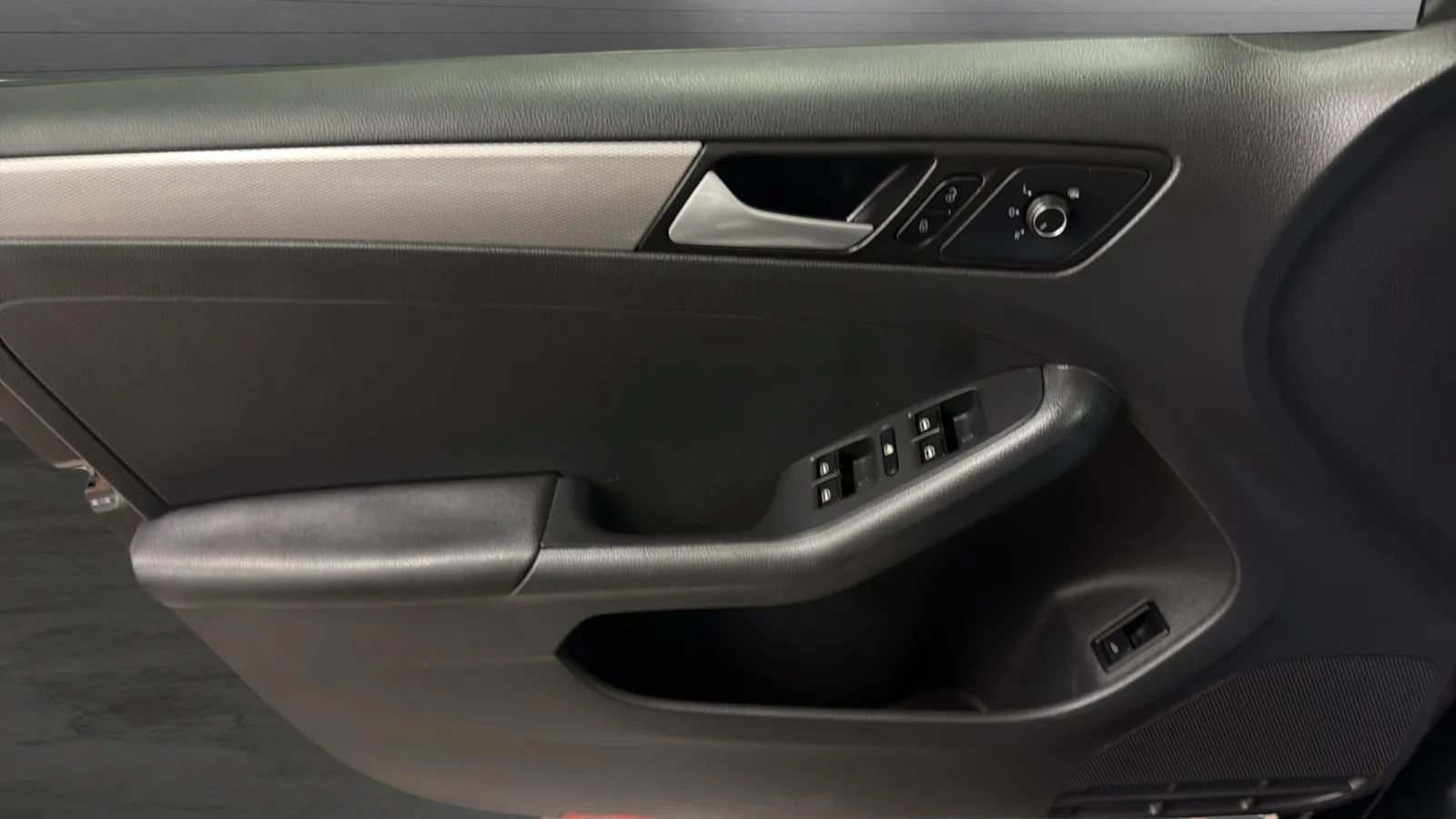 Used 2015 Volkswagen Jetta SE FWD image 18