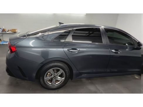 Used 2022 Kia K5 LXS FWD image 9