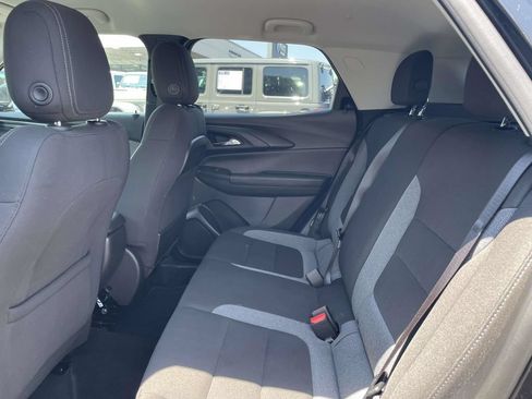 Used 2025 Chevrolet TrailBlazer LT AWD/4WD image 19
