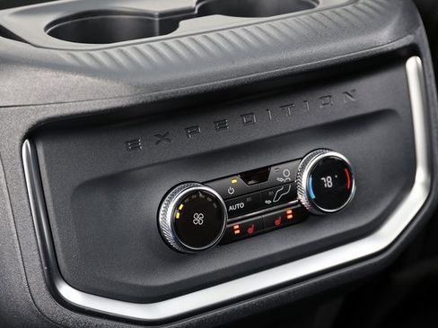 Used 2025 Ford Expedition Platinum w/ Driver's Package image 22