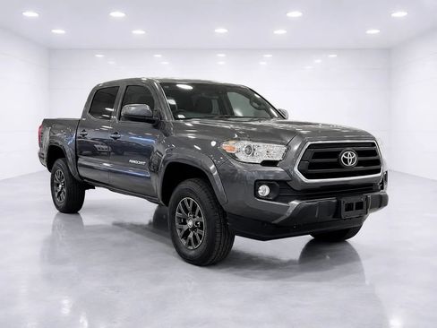 Used 2020 Toyota Tacoma SR5 RWD image 7