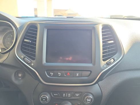 Used 2023 Jeep Cherokee Altitude Lux image 13