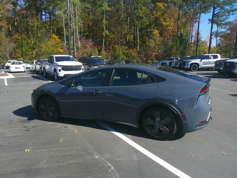 Used 2024 Toyota Prius LE image 9