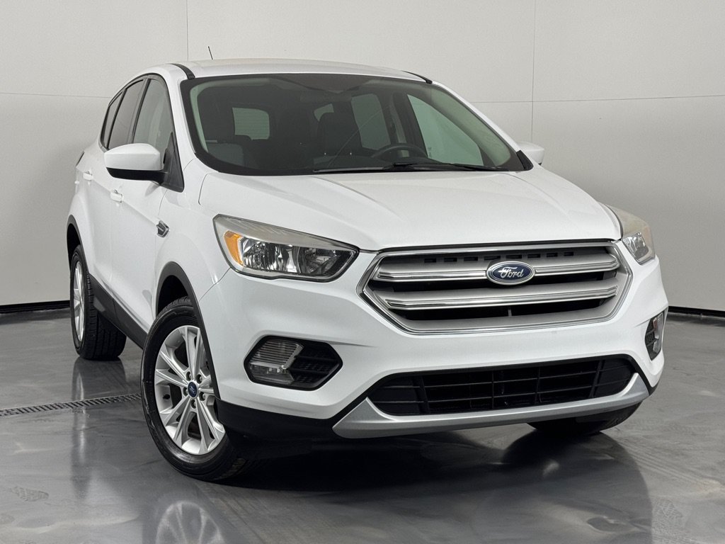 Used 2017 Ford Escape SE AWD/4WD image 2