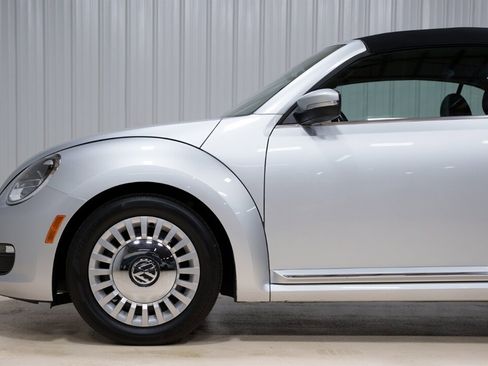 Used 2013 Volkswagen Beetle 2.5 FWD image 3