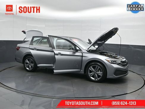 Used 2024 Volkswagen Jetta SE image 57