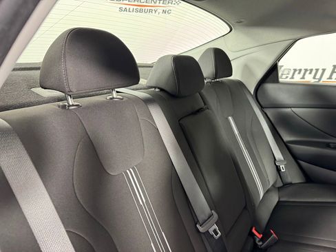 Used 2024 Hyundai Elantra SEL w/ Convenience Package image 30