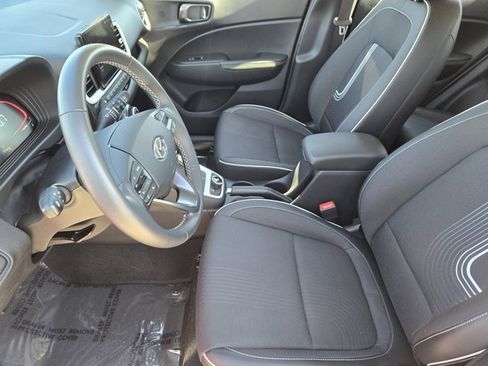 Certified 2025 Hyundai Venue Limited image 12