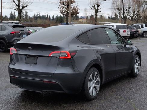 Used 2021 Tesla Model Y Long Range image 5
