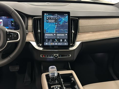 New 2026 Volvo XC90 T8 Plus image 11