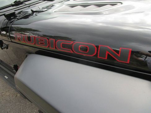 Used 2020 Jeep Wrangler Unlimited Rubicon w/ Dual Top Group image 16