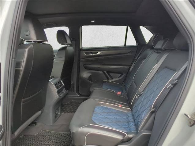Used 2025 Volkswagen Atlas Cross Sport SEL Premium R-Line AWD/4WD image 20