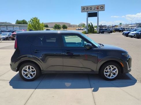 Used 2024 Kia Soul LX w/ Option Group 015 FWD image 4