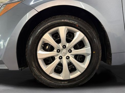 Used 2021 Toyota Corolla LE FWD image 29