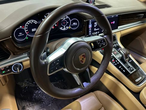 Used 2018 Porsche Panamera image 9