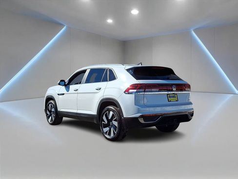 Used 2024 Volkswagen Atlas Cross Sport SE image 5