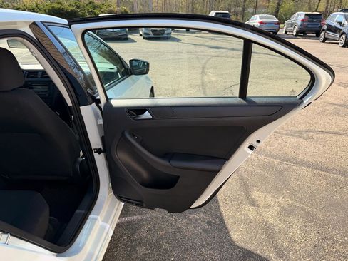 Used 2015 Volkswagen Jetta S image 19
