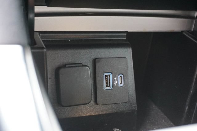 Used 2022 Ford Explorer XLT w/ Equipment Group 202A AWD/4WD image 26