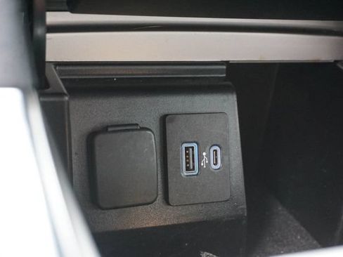 Used 2022 Ford Explorer XLT w/ Equipment Group 202A AWD/4WD image 26