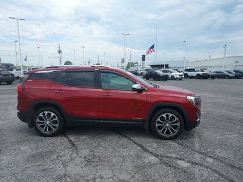Used 2019 GMC Terrain SLT w/ Preferred Package AWD/4WD image 3