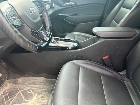 Used 2025 Chevrolet Trax RS w/ Sunroof Package FWD image 37