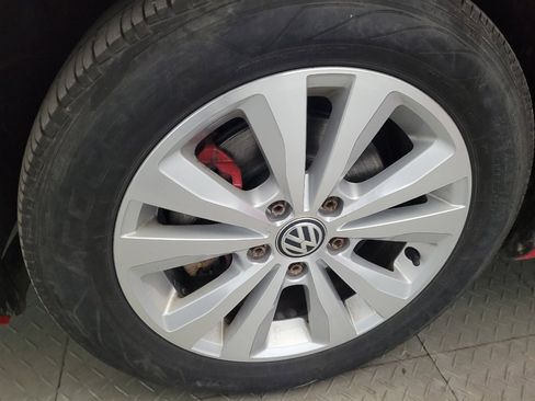 Used 2017 Volkswagen Golf S AWD/4WD image 31