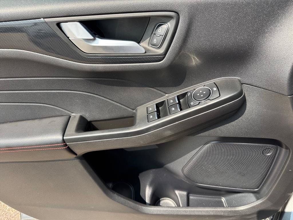 Used 2025 Ford Escape ST-Line FWD image 19