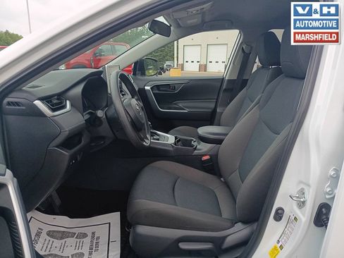Used 2025 Toyota RAV4 LE AWD/4WD image 14