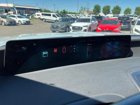 Used 2025 Ford Expedition Platinum AWD/4WD image 32