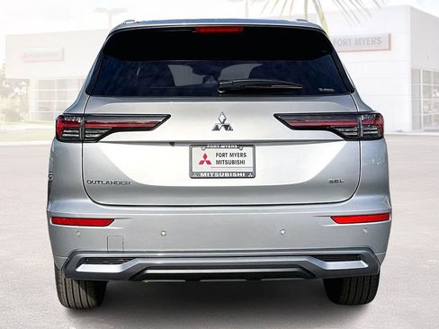 New 2026 Mitsubishi Outlander SEL image 4