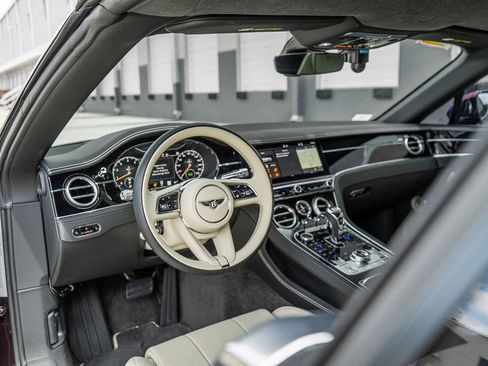 Used 2024 Bentley Continental GT V8 image 28