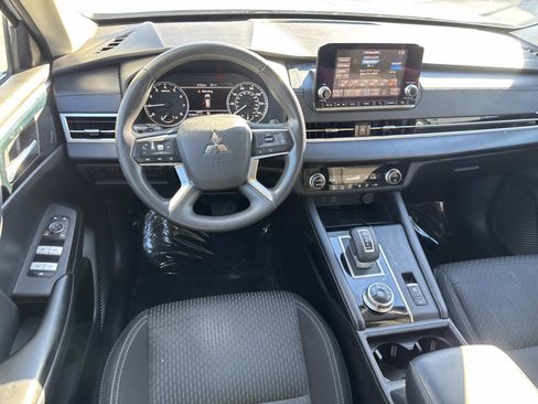Used 2022 Mitsubishi Outlander ES image 8