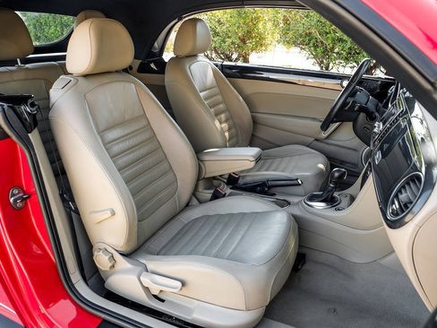 Used 2013 Volkswagen Beetle 2.0T FWD image 26
