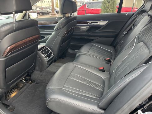 Used 2021 BMW 750i xDrive 750i xDrive w/ Luxury Rear Seating Package image 11