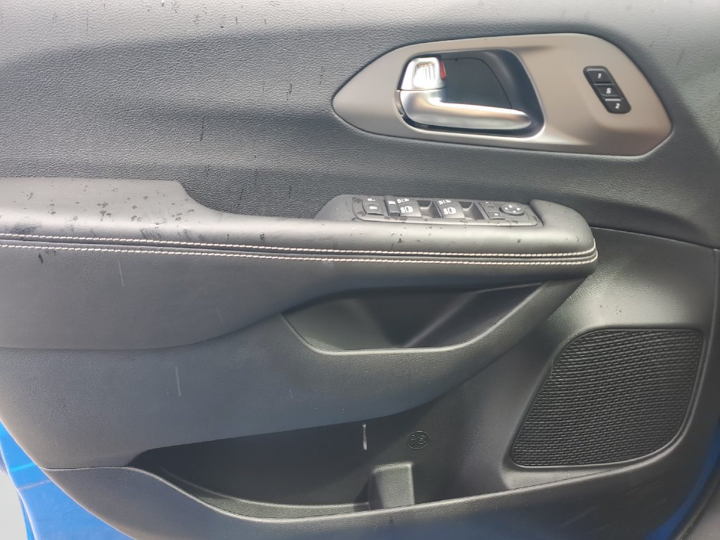 New 2027 Chrysler Pacifica Select FWD image 18