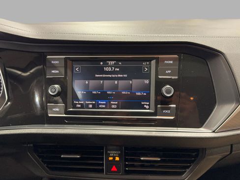 Used 2020 Volkswagen Jetta SE image 33